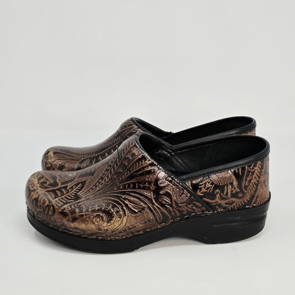 Dansko Professional Clogs Womens 39 Bronze Tooled Embossed Leather Brown Fair